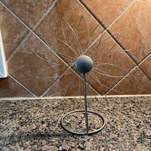 Loft Umbra Metal Daisy 14 Petals Flower Photo Holder Stand 10” H